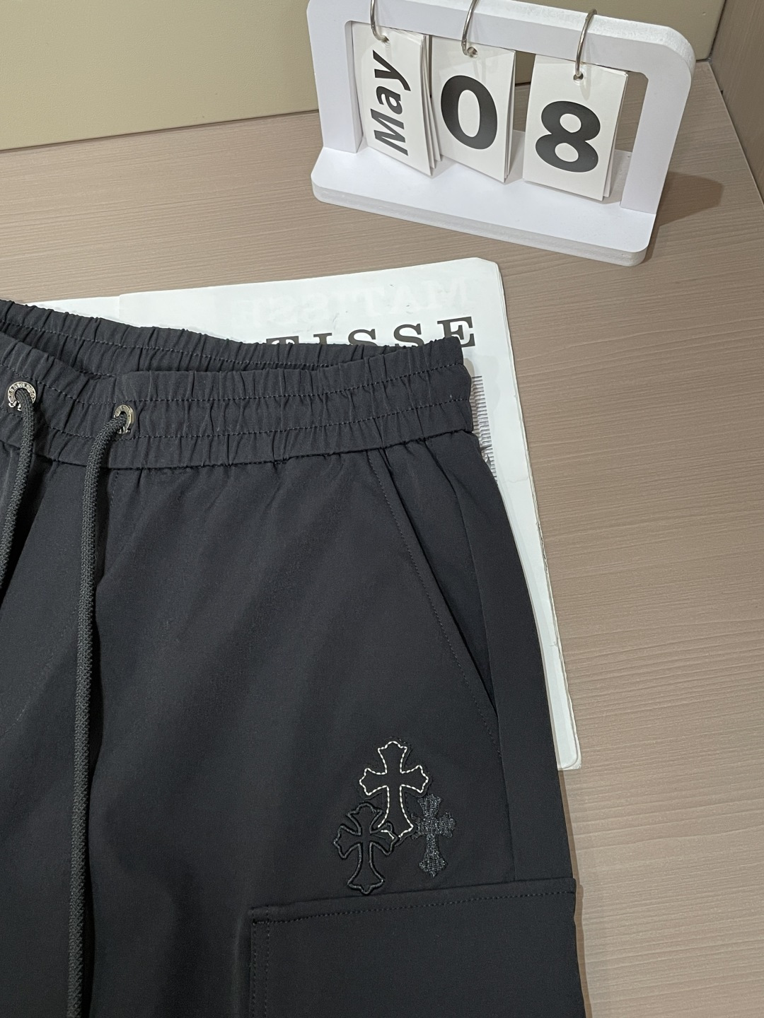 克罗心 2026夏季短裤！百搭松紧腰休闲五分裤！松紧腰 两侧插袋 面料采用客供定织高支纯棉料，上身透气，