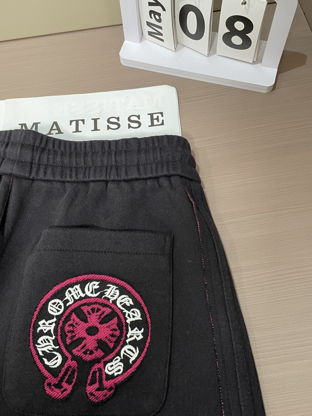克罗心 2026夏季短裤！百搭松紧腰休闲五分裤！松紧腰 两侧插袋 面料采用客供定织高支纯棉料，上身透气，