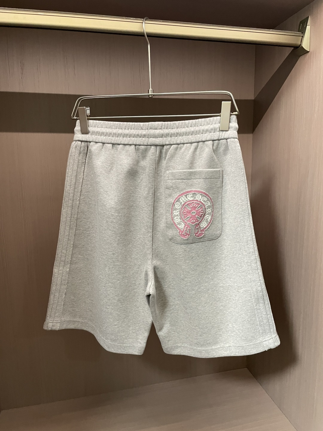 克罗心 2026夏季短裤！百搭松紧腰休闲五分裤！松紧腰 两侧插袋 面料采用客供定织高支纯棉料，上身透气，