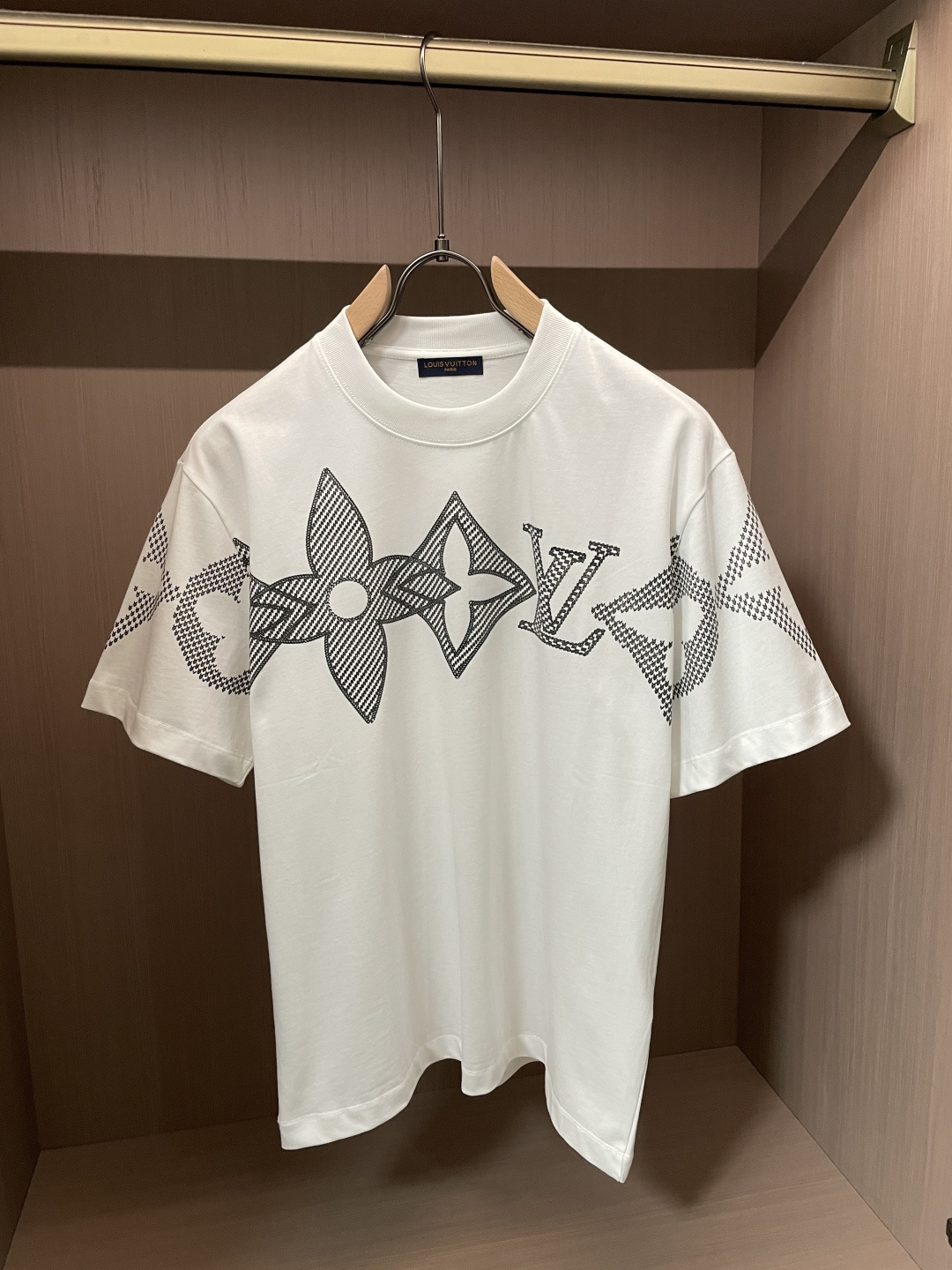 Lv 官网同款 官网同款 官网同款⚠️重磅推荐！2026ss夏装新品 专柜在售 最新系列图案logo短袖