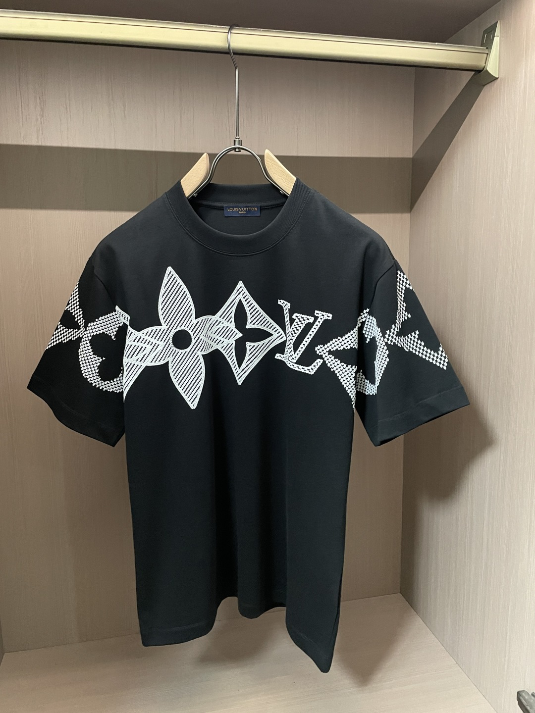 Lv 官网同款 官网同款 官网同款⚠️重磅推荐！2026ss夏装新品 专柜在售 最新系列图案logo短袖