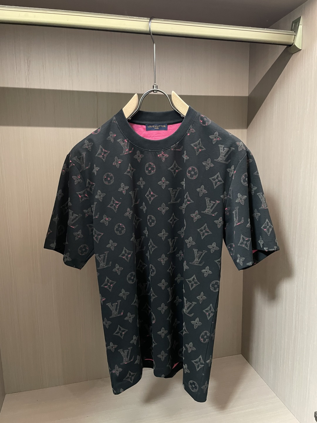 Lv 官网同款 官网同款 官网同款⚠️重磅推荐！2026ss夏装新品 专柜在售 最新系列图案logo短袖