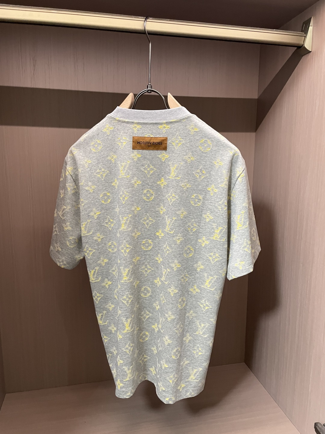 Lv 官网同款 官网同款 官网同款⚠️重磅推荐！2026ss夏装新品 专柜在售 最新系列图案logo短袖