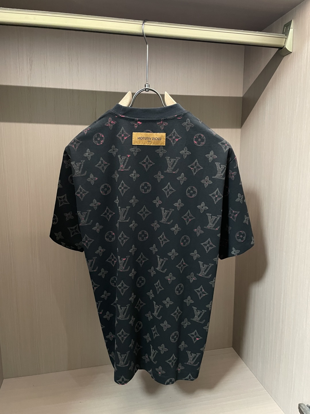 Lv 官网同款 官网同款 官网同款⚠️重磅推荐！2026ss夏装新品 专柜在售 最新系列图案logo短袖