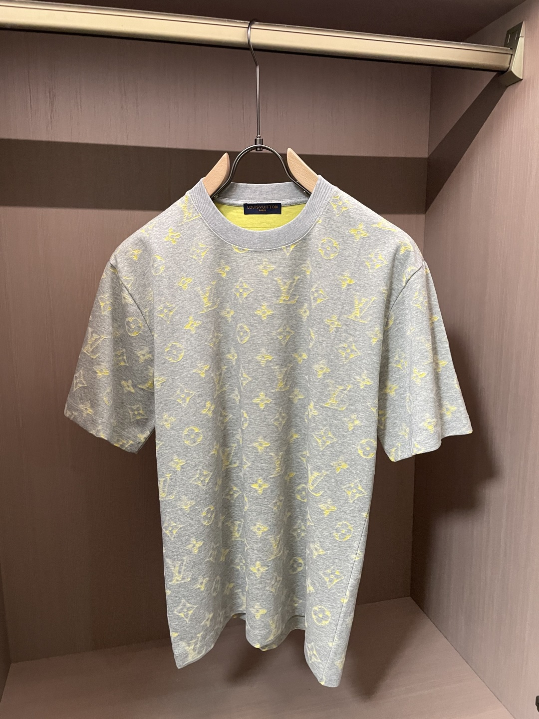 Lv 官网同款 官网同款 官网同款⚠️重磅推荐！2026ss夏装新品 专柜在售 最新系列图案logo短袖
