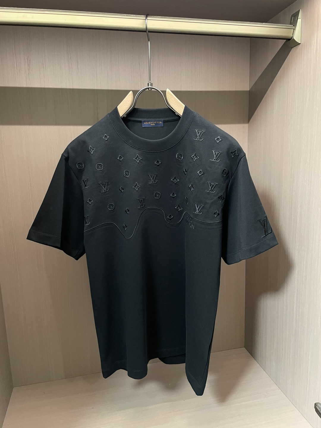 Lv 官网同款 官网同款 官网同款⚠️重磅推荐！2026ss夏装新品 专柜在售 最新系列图案logo短袖