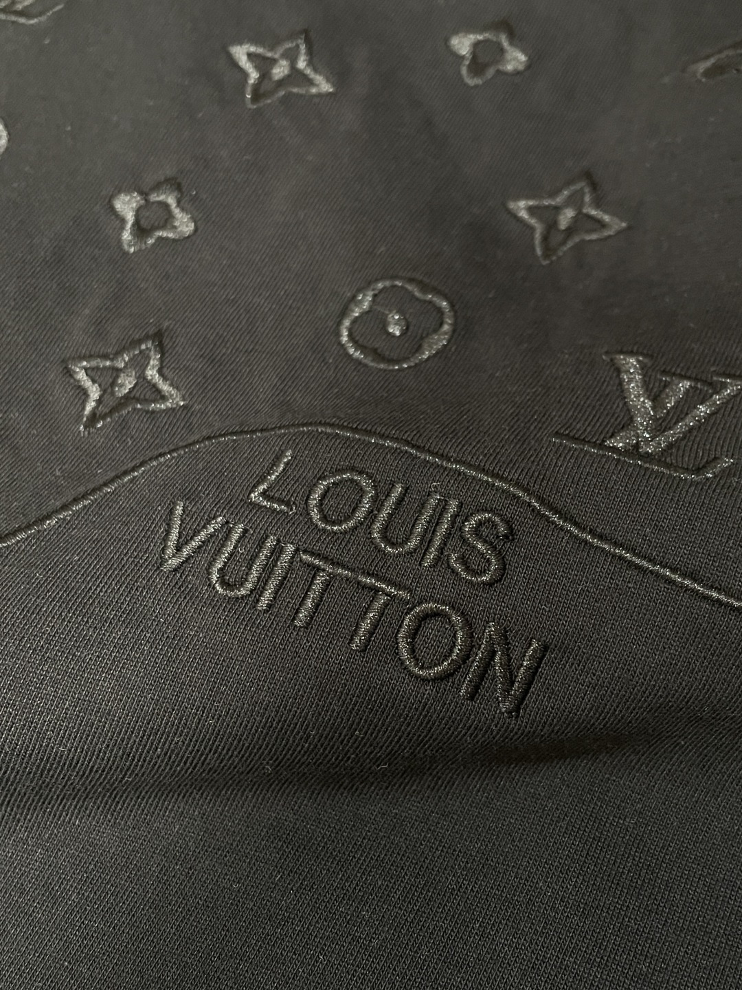 Lv 官网同款 官网同款 官网同款⚠️重磅推荐！2026ss夏装新品 专柜在售 最新系列图案logo短袖