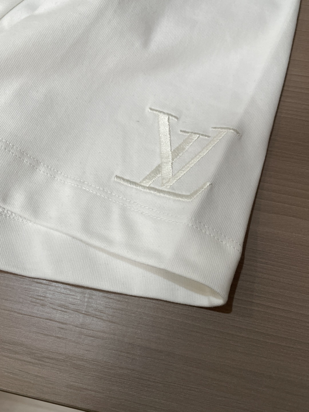 Lv 官网同款 官网同款 官网同款⚠️重磅推荐！2026ss夏装新品 专柜在售 最新系列图案logo短袖