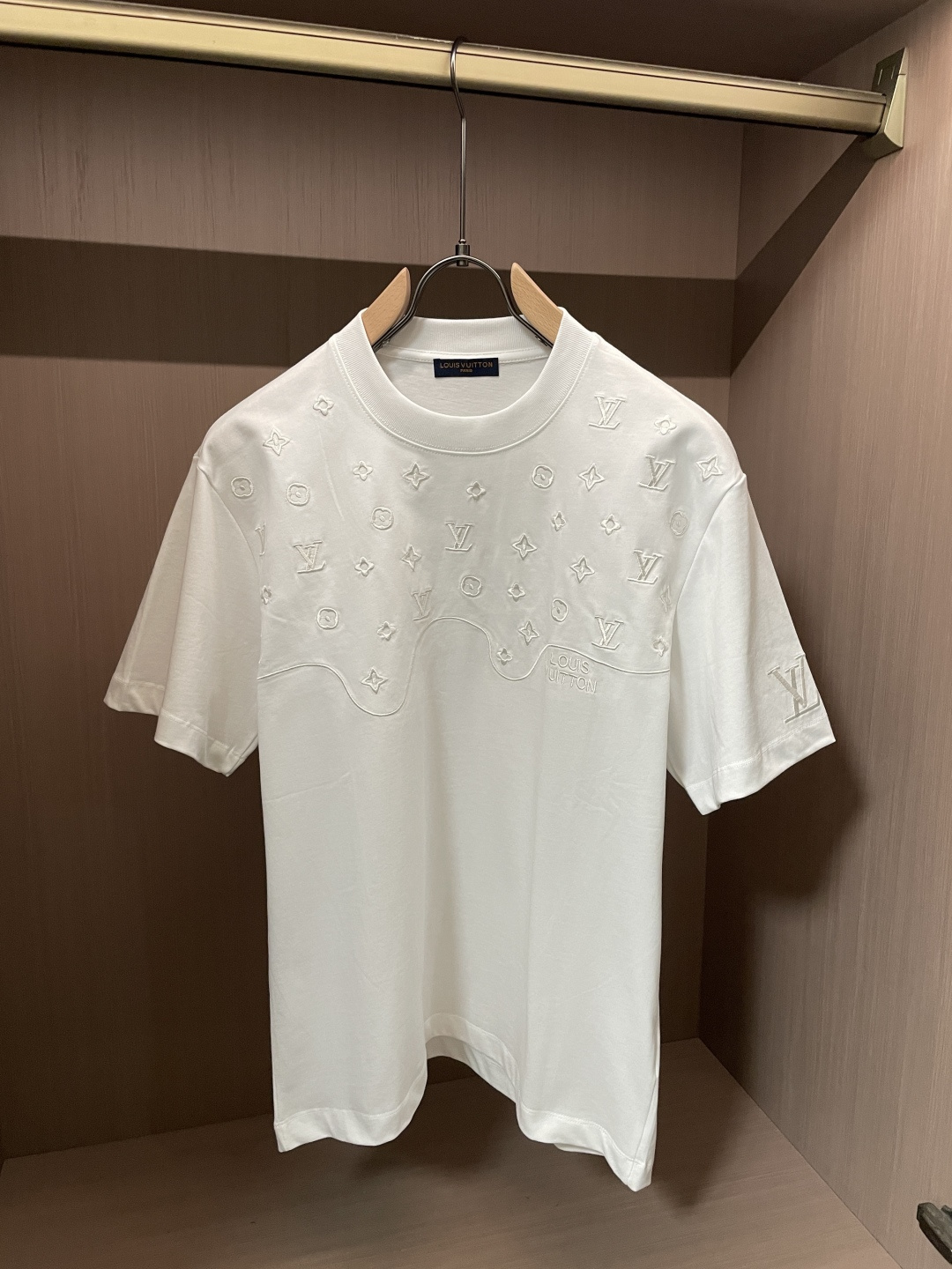 Lv 官网同款 官网同款 官网同款⚠️重磅推荐！2026ss夏装新品 专柜在售 最新系列图案logo短袖