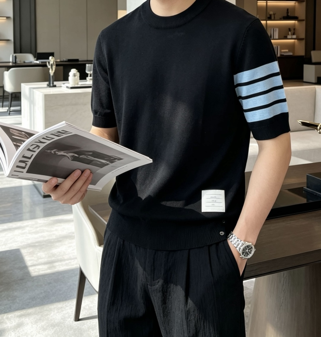 TB 2026ss夏季新品男士针织圆领短袖衫！独家首发 采用纤维超细与高弹的伊力特纱线织造而成，质感与纹