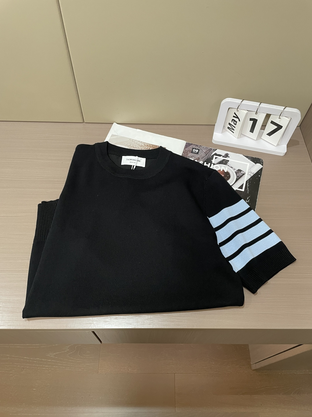 TB 2026ss夏季新品男士针织圆领短袖衫！独家首发 采用纤维超细与高弹的伊力特纱线织造而成，质感与纹