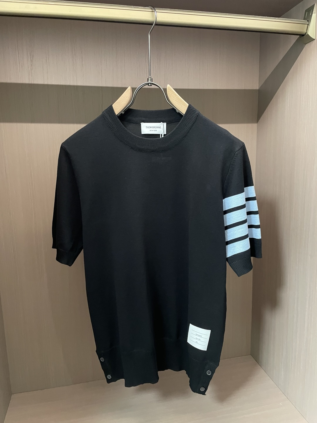 TB 2026ss夏季新品男士针织圆领短袖衫！独家首发 采用纤维超细与高弹的伊力特纱线织造而成，质感与纹