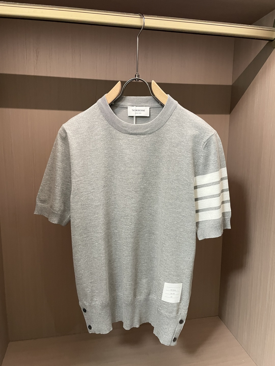 TB 2026ss夏季新品男士针织圆领短袖衫！独家首发 采用纤维超细与高弹的伊力特纱线织造而成，质感与纹