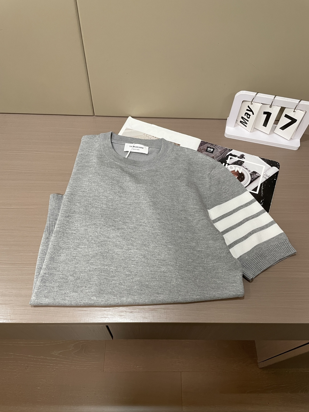 TB 2026ss夏季新品男士针织圆领短袖衫！独家首发 采用纤维超细与高弹的伊力特纱线织造而成，质感与纹