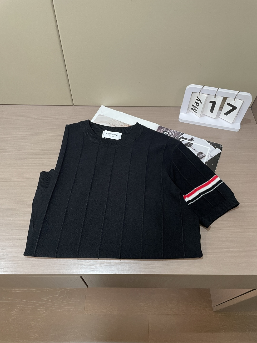 TB 2026ss夏季新品男士针织圆领短袖衫！独家首发 采用纤维超细与高弹的伊力特纱线织造而成，质感与纹