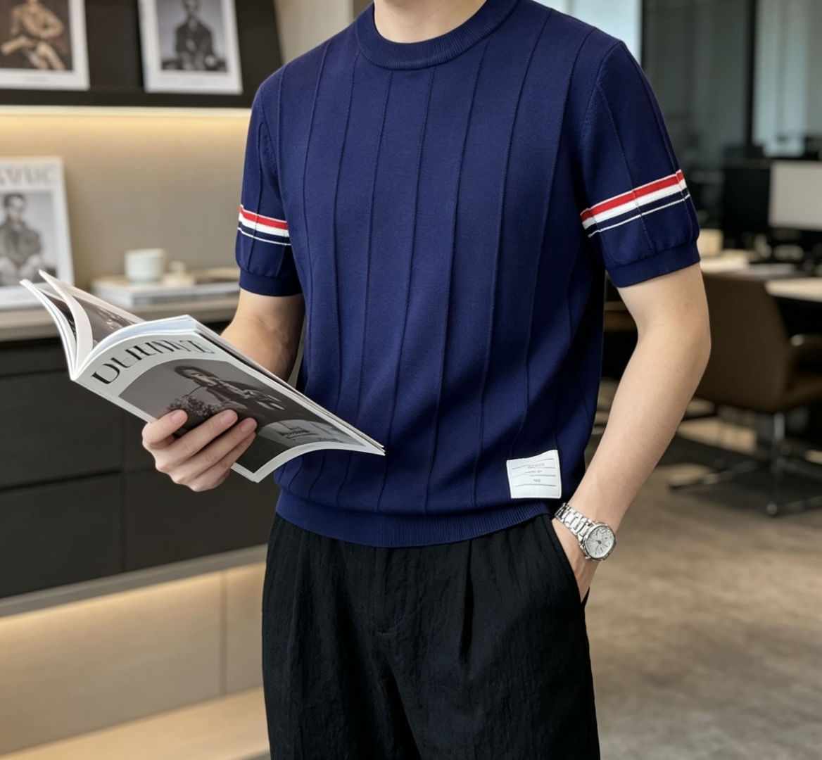 TB 2026ss夏季新品男士针织圆领短袖衫！独家首发 采用纤维超细与高弹的伊力特纱线织造而成，质感与纹