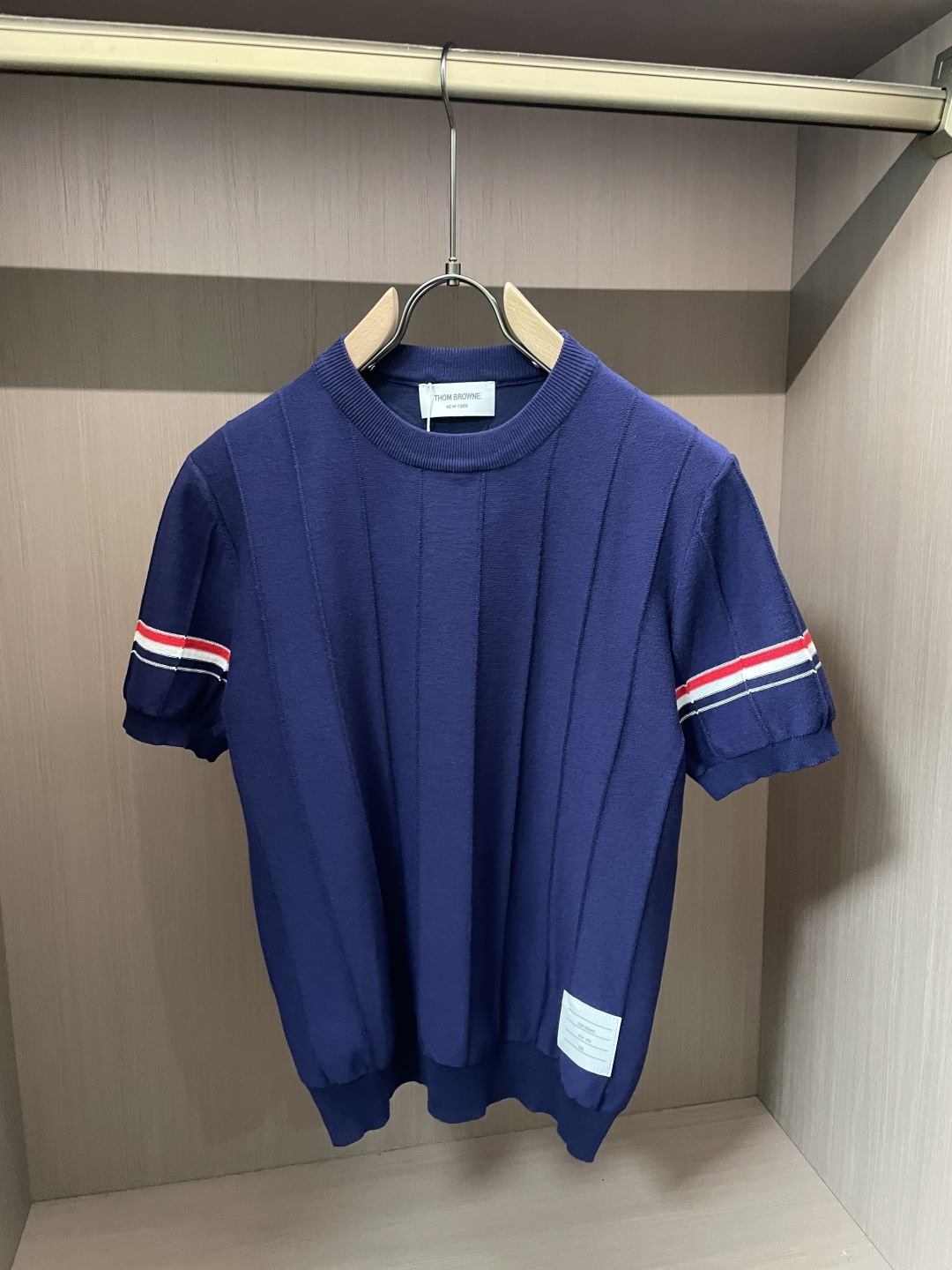 TB 2026ss夏季新品男士针织圆领短袖衫！独家首发 采用纤维超细与高弹的伊力特纱线织造而成，质感与纹