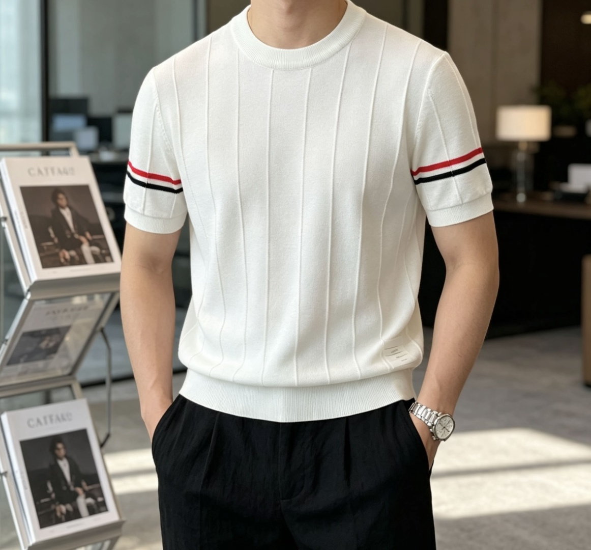 TB 2026ss夏季新品男士针织圆领短袖衫！独家首发 采用纤维超细与高弹的伊力特纱线织造而成，质感与纹