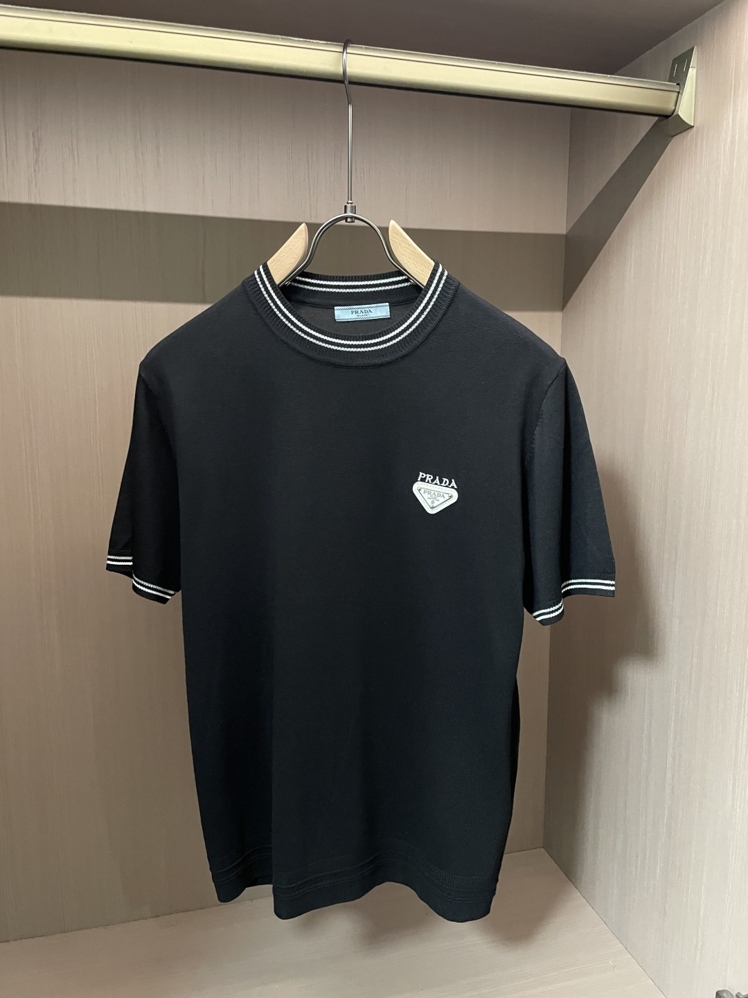 Prad 2026ss夏季新品男士针织圆领短袖衫！独家首发 采用纤维超细与高弹的伊力特纱线织造而成，质感