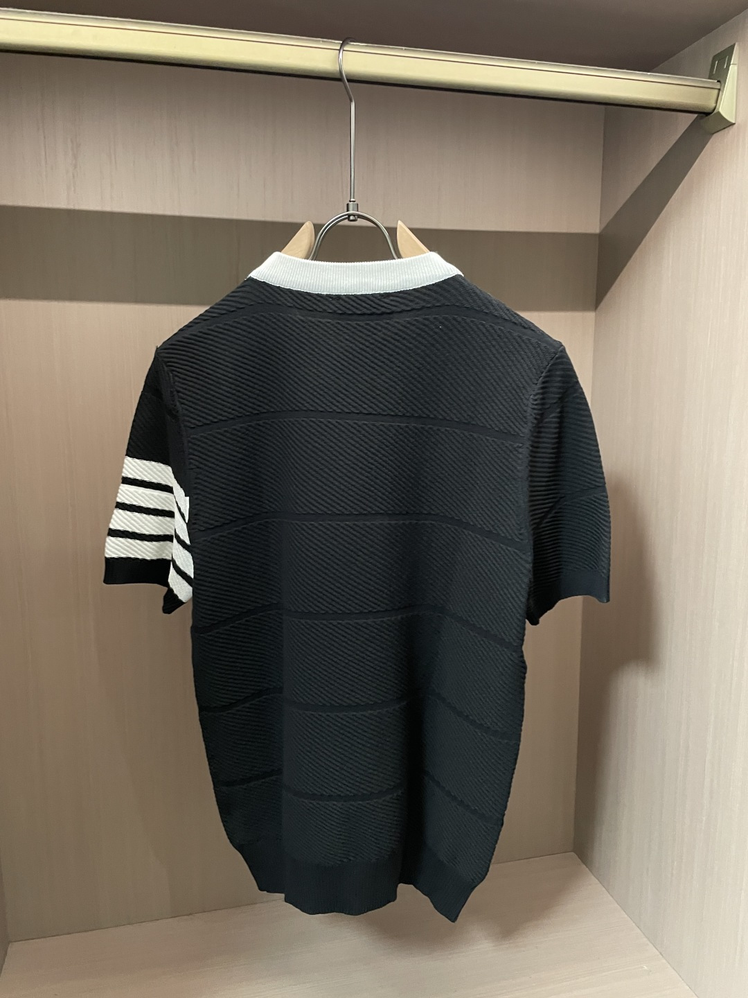 TB 2026ss夏季新品男士针织圆领短袖衫！独家首发 采用纤维超细与高弹的伊力特纱线织造而成，质感与纹