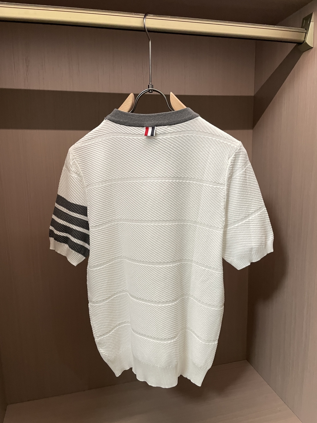 TB 2026ss夏季新品男士针织圆领短袖衫！独家首发 采用纤维超细与高弹的伊力特纱线织造而成，质感与纹