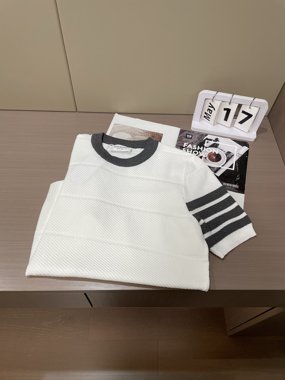 TB 2026ss夏季新品男士针织圆领短袖衫！独家首发 采用纤维超细与高弹的伊力特纱线织造而成，质感与纹