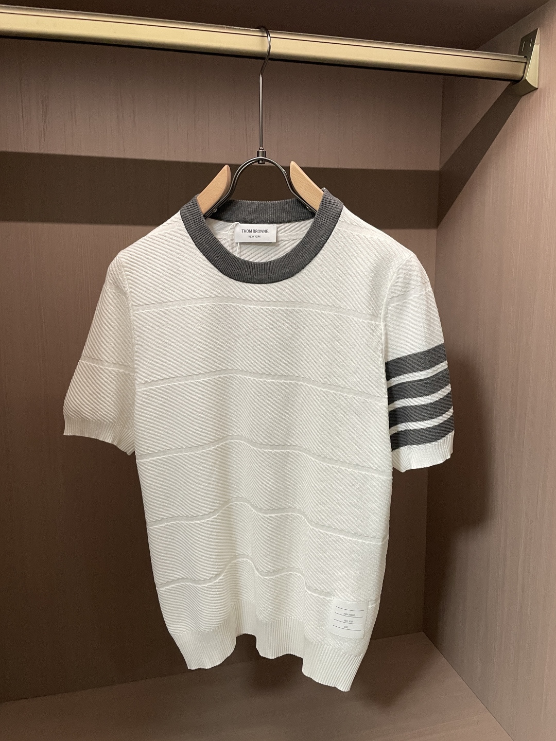 TB 2026ss夏季新品男士针织圆领短袖衫！独家首发 采用纤维超细与高弹的伊力特纱线织造而成，质感与纹