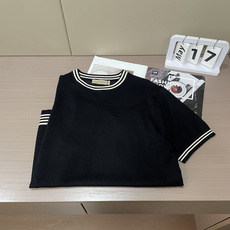Bur 2026ss夏季新品男士针织圆领短袖衫!独家首发 采用纤维超细与高弹的伊力特纱线织造而成,质感与 Bur 2026ss夏季新品男士针织圆领短袖衫!独家首发 采用纤维超细与高弹的伊力特纱线织造而成,质感与