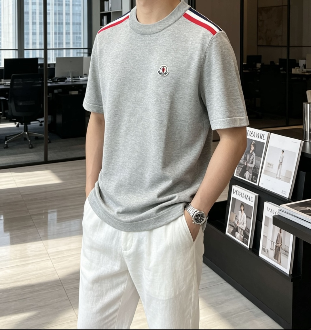 蒙口 2026ss夏季新品男士针织圆领短袖衫！独家首发 采用纤维超细与高弹的伊力特纱线织造而成，质感与纹