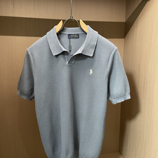 拉夫劳伦 2026ss夏季新品男士针织翻领短袖衫!独家首发 采用纤维超细与高弹的伊力特纱线织造而成,质感 拉夫劳伦 2026ss夏季新品男士针织翻领短袖衫!独家首发 采用纤维超细与高弹的伊力特纱线织造而成,质感