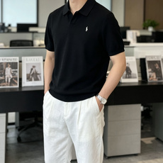 拉夫劳伦 2026ss夏季新品男士针织翻领短袖衫!独家首发 采用纤维超细与高弹的伊力特纱线织造而成,质感 拉夫劳伦 2026ss夏季新品男士针织翻领短袖衫!独家首发 采用纤维超细与高弹的伊力特纱线织造而成,质感