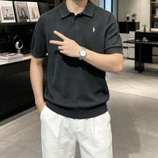 拉夫劳伦 2026ss夏季新品男士针织翻领短袖衫!独家首发 采用纤维超细与高弹的伊力特纱线织造而成,质感 拉夫劳伦 2026ss夏季新品男士针织翻领短袖衫!独家首发 采用纤维超细与高弹的伊力特纱线织造而成,质感