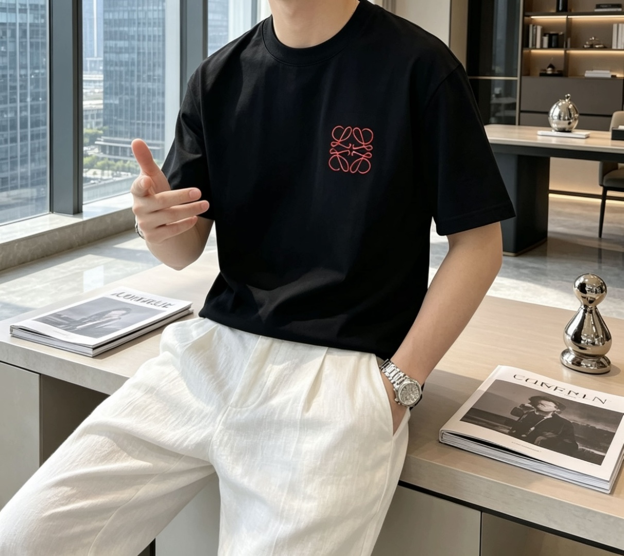 LOEWE经典红色Anagram刺绣短袖｜黑白双色齐发标志性缠绕图腾刺绣，红色撞色低调亮眼重磅长绒棉面料