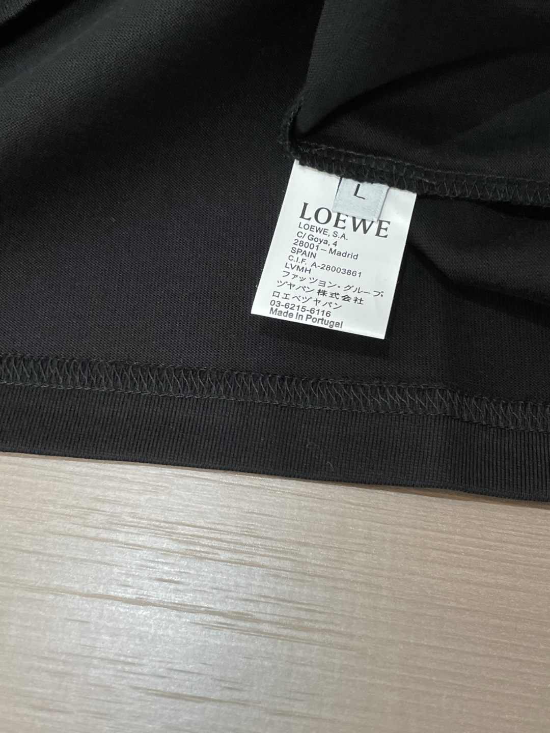 LOEWE经典红色Anagram刺绣短袖｜黑白双色齐发标志性缠绕图腾刺绣，红色撞色低调亮眼重磅长绒棉面料