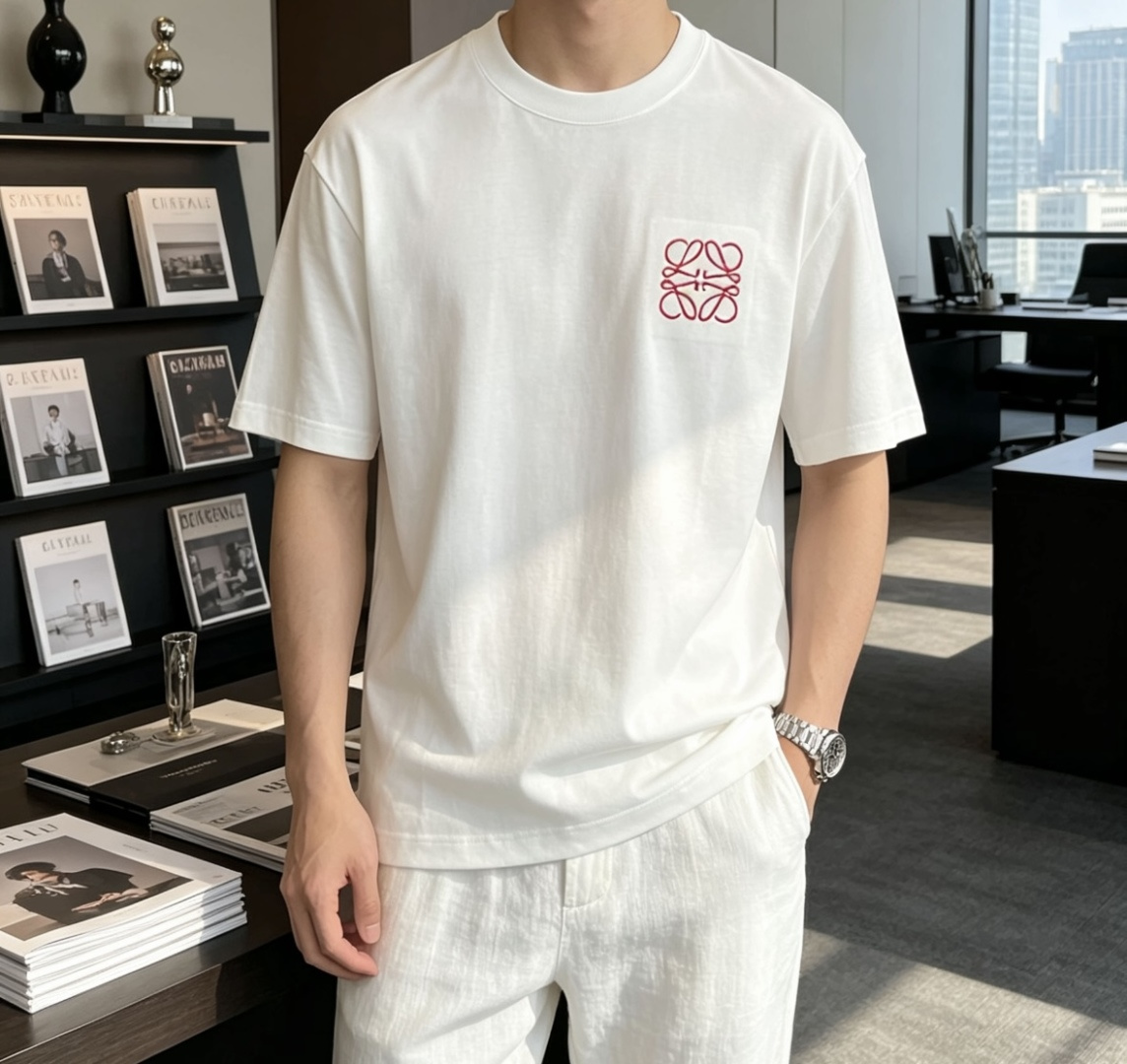 LOEWE经典红色Anagram刺绣短袖｜黑白双色齐发标志性缠绕图腾刺绣，红色撞色低调亮眼重磅长绒棉面料