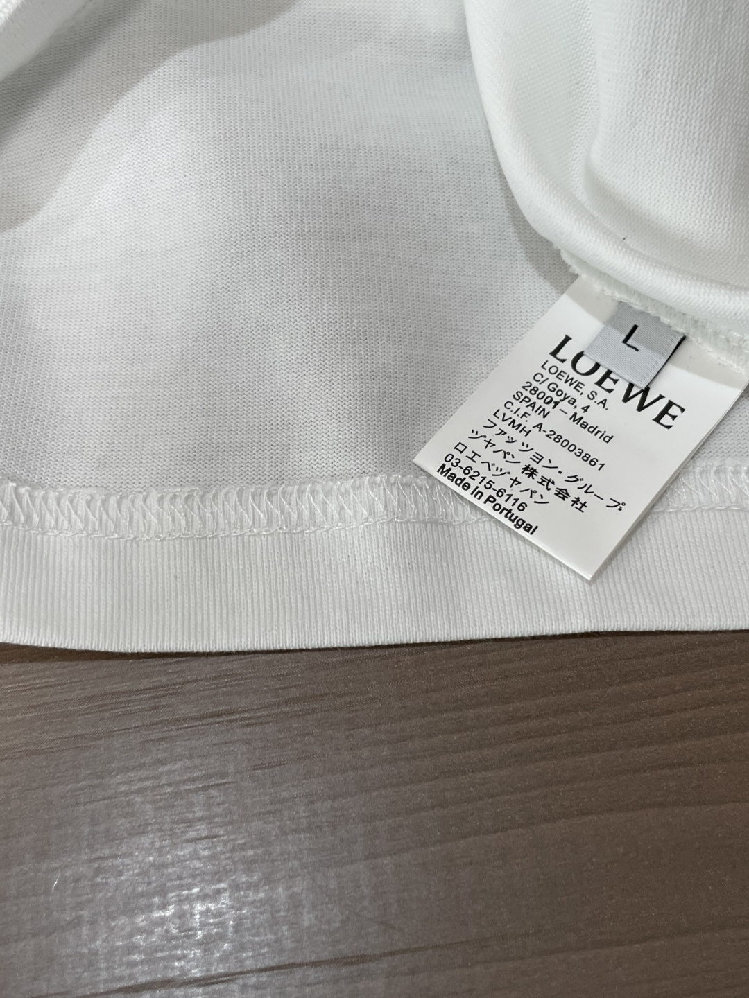 LOEWE经典红色Anagram刺绣短袖｜黑白双色齐发标志性缠绕图腾刺绣，红色撞色低调亮眼重磅长绒棉面料
