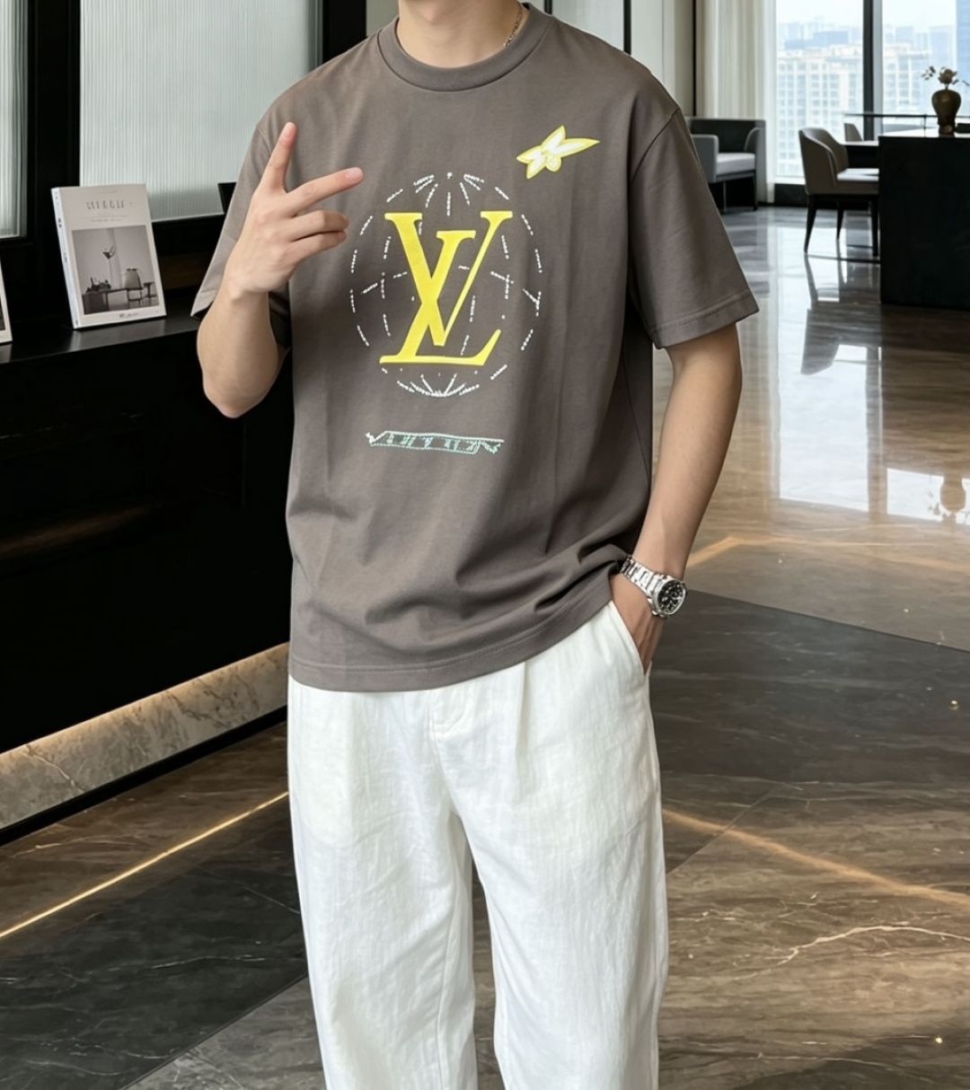 LV星球飞船印花短袖｜高级灰咖配色撞色黄调LV大标识+星空水钻环绕，搭配飞船小图案设计感拉满重磅透气长绒