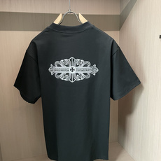 克罗心复古花卉十字刺绣短袖前后呼应对称雕花图腾,做旧毛边袖口自带街头复古感重磅水洗黑棉料,软糯厚实不发硬 克罗心复古花卉十字刺绣短袖前后呼应对称雕花图腾,做旧毛边袖口自带街头复古感重磅水洗黑棉料,软糯厚实不发硬