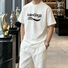 Balenciaga波浪字母短袖|极简白基础款经典弧形波浪logo搭配EST.1917标识,辨识度拉满重 Balenciaga波浪字母短袖|极简白基础款经典弧形波浪logo搭配EST.1917标识,辨识度拉满重