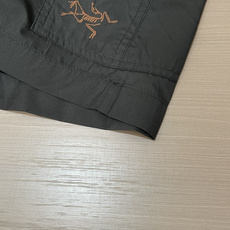 始祖鸟轻量防晒套装|黑/浅灰双色整套上新连帽防晒外套+工装短裤成套搭配,户外通勤一套搞定超薄抗撕裂速干面 始祖鸟轻量防晒套装|黑/浅灰双色整套上新连帽防晒外套+工装短裤成套搭配,户外通勤一套搞定超薄抗撕裂速干面