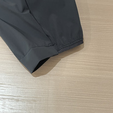迪桑特男士轻量防晒连帽外套|运动通勤双在线机能防晒衣专为春夏出行打造的多功能防晒外套,将专业运动面料与简 迪桑特男士轻量防晒连帽外套|运动通勤双在线机能防晒衣专为春夏出行打造的多功能防晒外套,将专业运动面料与简