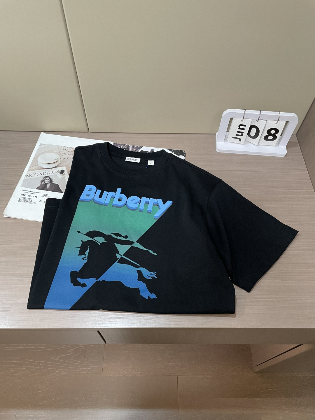 Burberry经典骑士印花短袖｜自带松弛质感撞色三角骑士标识打破基础款沉闷立体渐变字母辨识度拉满高支棉