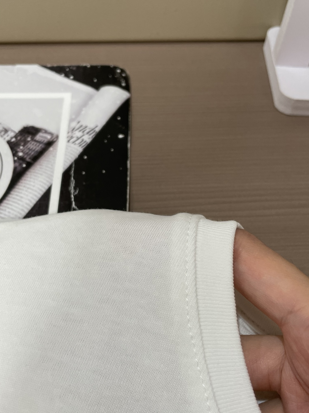 FENDI渐变珠片字母短袖｜低调显贵日常T胸口手工质感珠片拼接品牌logo，细碎光泽低调不浮夸不挑肤色的