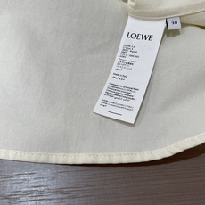 LOEWE米白全套休闲套装|干净治愈极简风长袖衬衫搭配同色系抽绳短裤,成套上身氛围感直接拉满衬衫口袋立体 LOEWE米白全套休闲套装|干净治愈极简风长袖衬衫搭配同色系抽绳短裤,成套上身氛围感直接拉满衬衫口袋立体
