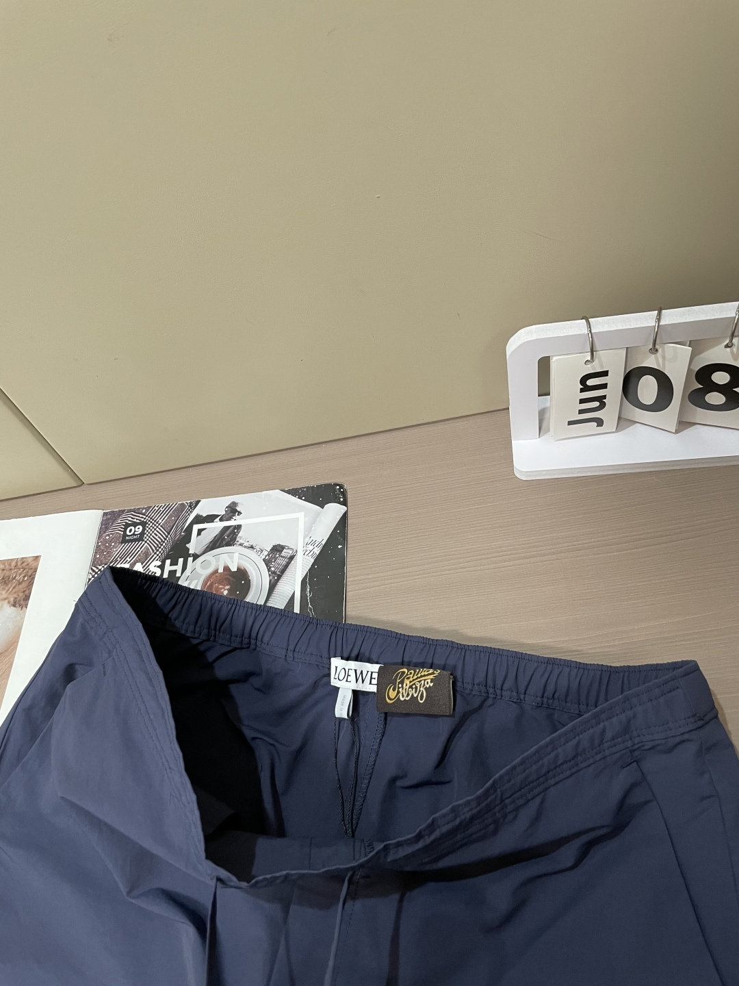LOEWE藏青同色系休闲套装｜低调高级松弛感短袖衬衫+阔腿长裤成套搭配，统一深海蓝质感满分口袋同色Ana