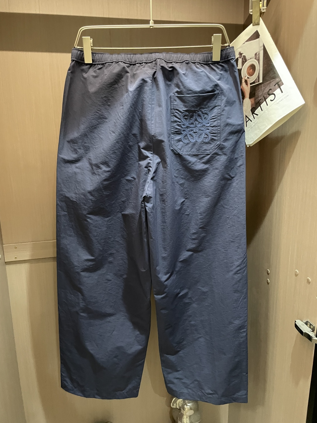 LOEWE藏青同色系休闲套装｜低调高级松弛感短袖衬衫+阔腿长裤成套搭配，统一深海蓝质感满分口袋同色Ana