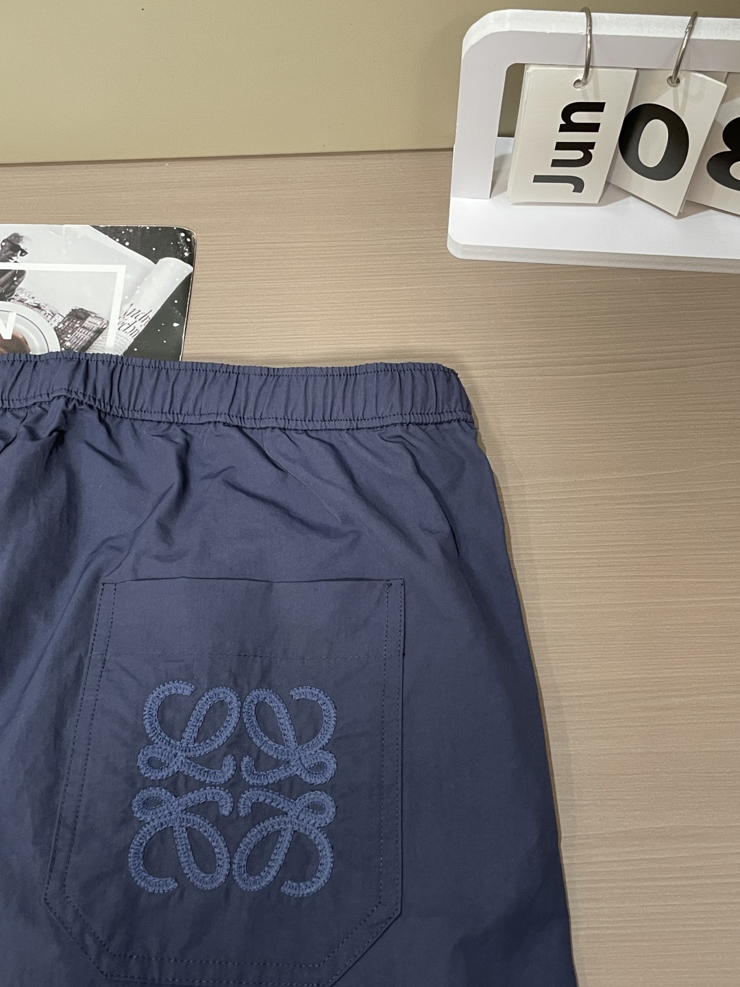 LOEWE藏青同色系休闲套装｜低调高级松弛感短袖衬衫+阔腿长裤成套搭配，统一深海蓝质感满分口袋同色Ana