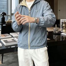 Prad 春夏刚需多功能外套,双面可穿设计直接拉满实用性,不用再纠结配色,一件拥有两种氛围感。一面清透雾 Prad 春夏刚需多功能外套,双面可穿设计直接拉满实用性,不用再纠结配色,一件拥有两种氛围感。一面清透雾
