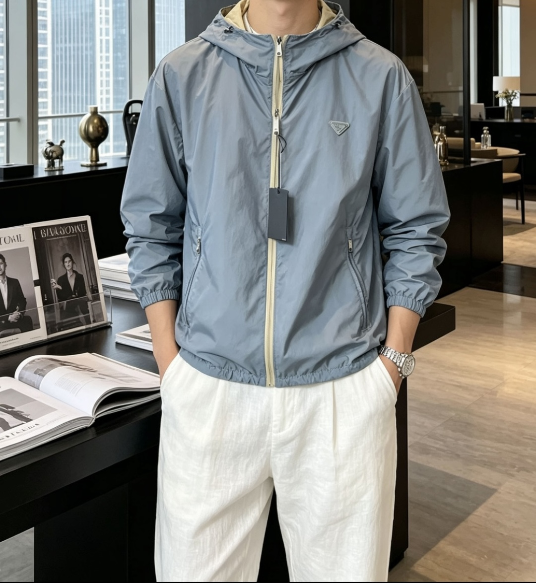 Prad 春夏刚需多功能外套，双面可穿设计直接拉满实用性，不用再纠结配色，一件拥有两种氛围感。一面清透雾