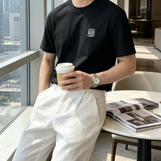 LOEWE刺绣纯色短袖|低调老钱风基础T甄选高支长绒棉面料,手感细腻顺滑,自带垂坠柔光,上身清爽透气,夏 LOEWE刺绣纯色短袖|低调老钱风基础T甄选高支长绒棉面料,手感细腻顺滑,自带垂坠柔光,上身清爽透气,夏